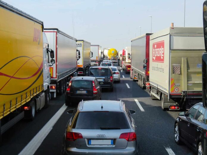 autostrada-traffico-auto-incidente-coda-a1 autostrada-traffico-auto-incidente-coda-a1