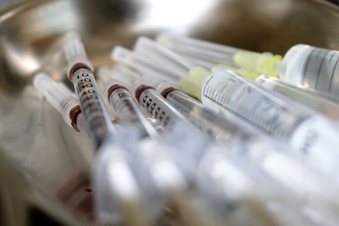 siringhe-ago-inniezione-covid19-vaccini-coronavirus