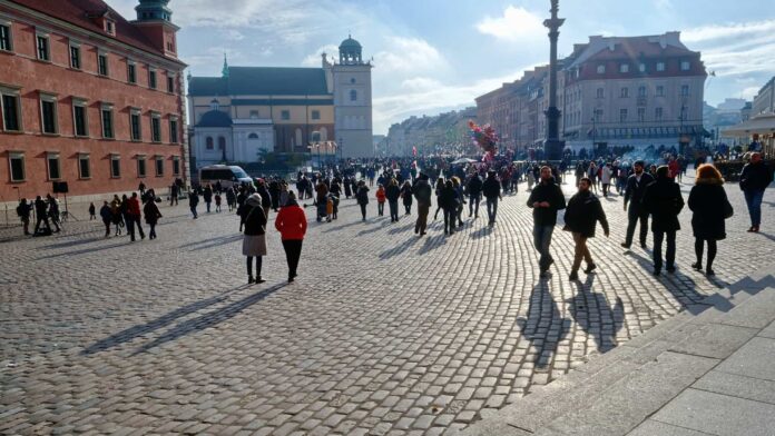 persone-strada-inverno-passeggio-coronavirus-covid-19