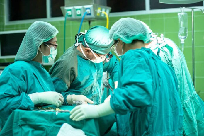 infermieri-operazioni-sala-operatoria
