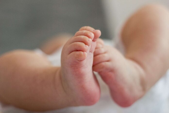piedi-neonato-piedini-bambini