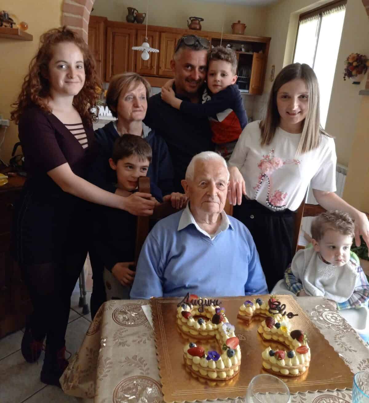 Nonno Elio assieme alla Famiglia