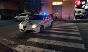 Grosso incidente in via Romana polizia municipale