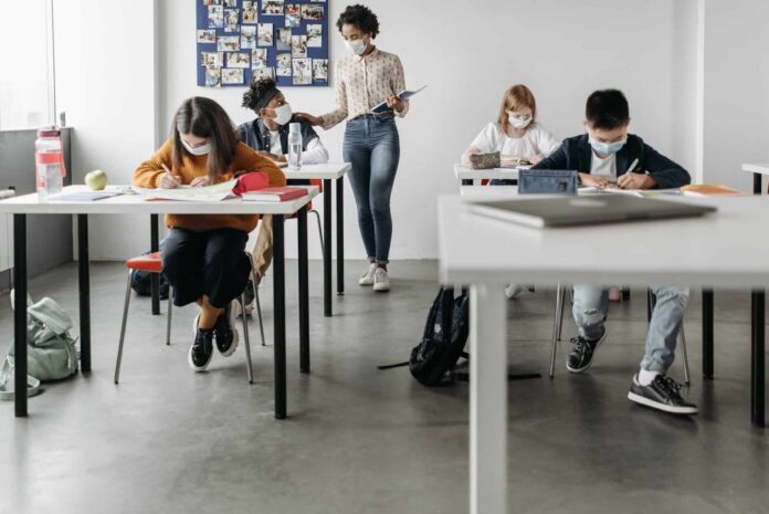 mascherina-scuola-classe-ragazzi