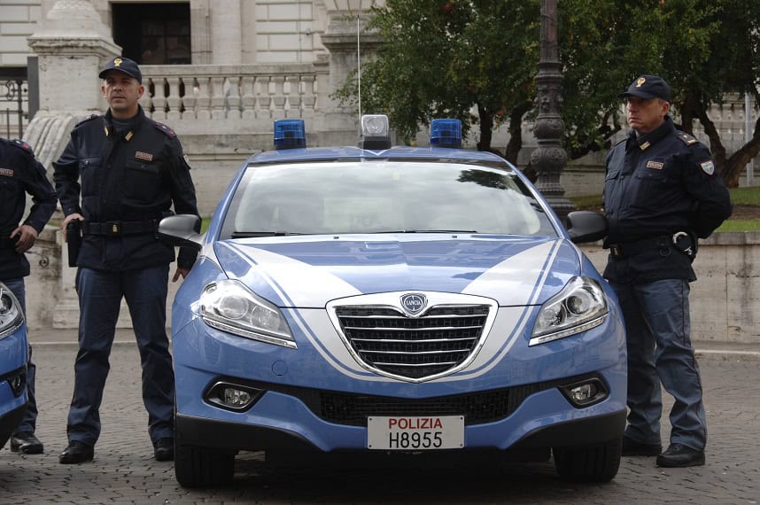 polizia di stato-agenti-questura