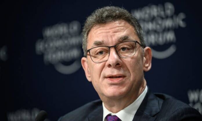 Il CEO di Pfizer Albert Bourla positivo al COVID-19