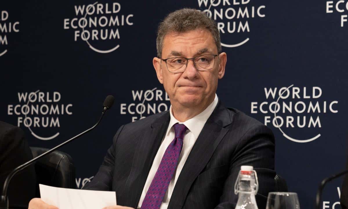 Albert Bourla, amministratore delegato di Pfizer, di nuovo positivo al Covid-19