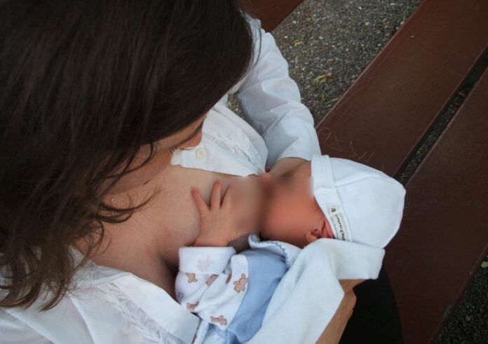 donna-allattamento-seno-latte-materno