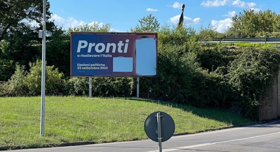 Coperto il manifesto elettorale di Fratelli d'Italia