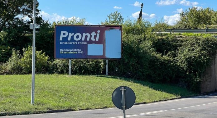 Coperto il manifesto elettorale di Fratelli d'Italia