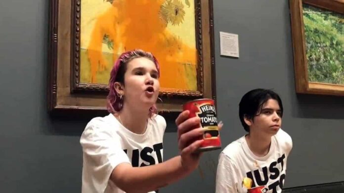 Lanciano la salsa di pomodoro Heinz sul quadro di Van Gogh: chissà perchè?