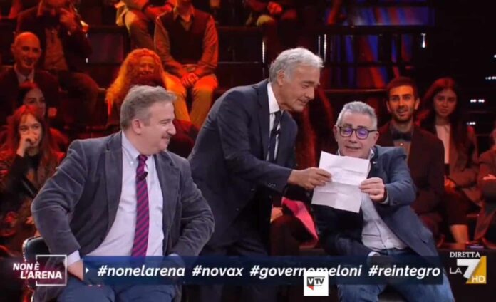 Massimo Giletti e Fabrizio Pregliasco cantano 