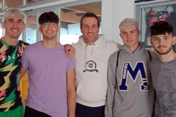 Chimera Nuoto - Marco Magara con studenti Erasmus (1)
