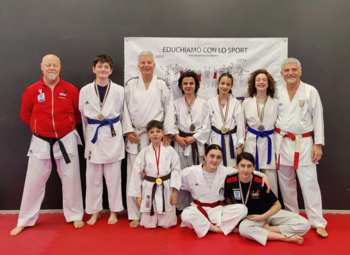 FOTO QUALIFICAZIONE ESORDIENTI ACCADEMIA KARATE