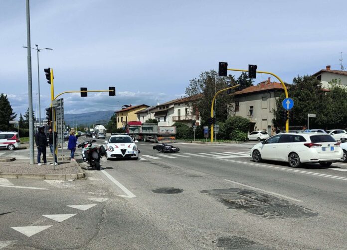 Incidente via Fiorentina semaforo Polizia Municipale