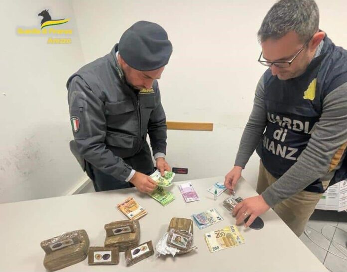 Fiamme gialle droga Montevarchi
