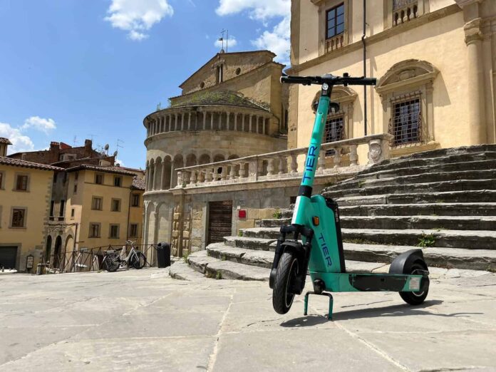 Monopattino in Piazza Grande