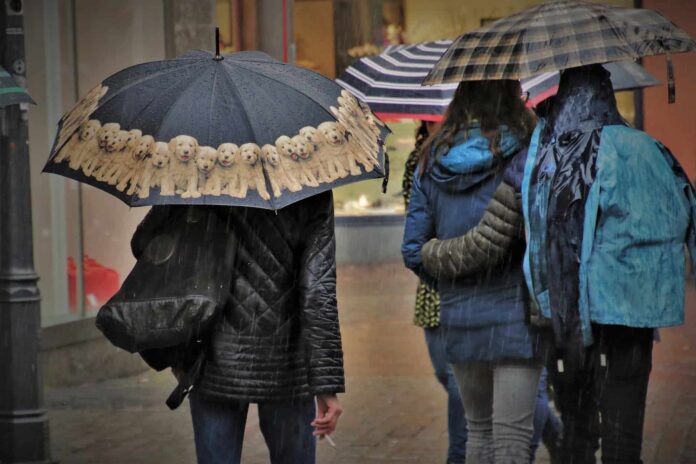 pioggia-maltempo-meteo_temporale-gente