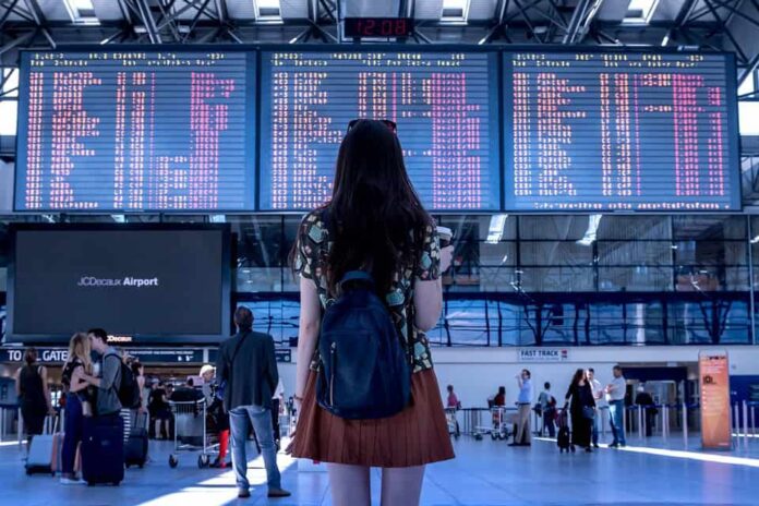 aeroporto-viaggio-turisti-voli