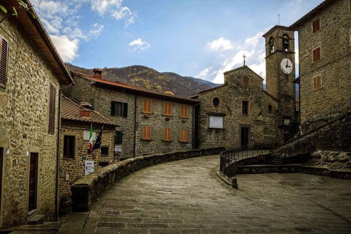 Brigata di Raggiolo - Raggiolo, piazza San Michele (1)