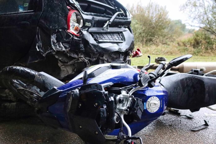 incidete-moto-strada-auto