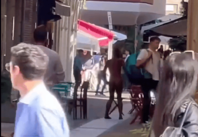 Uomo nudo a Milano