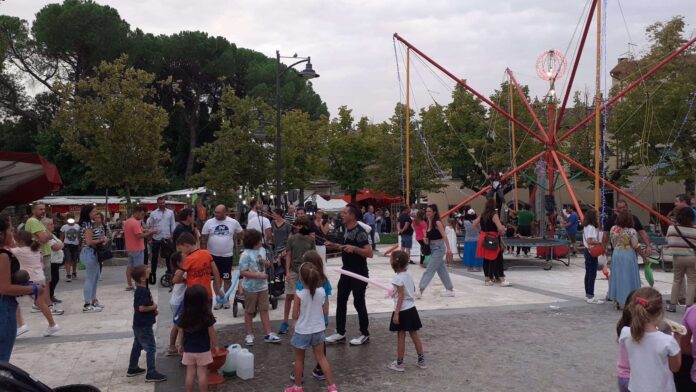 Piazza Sergardi bambini Cortona