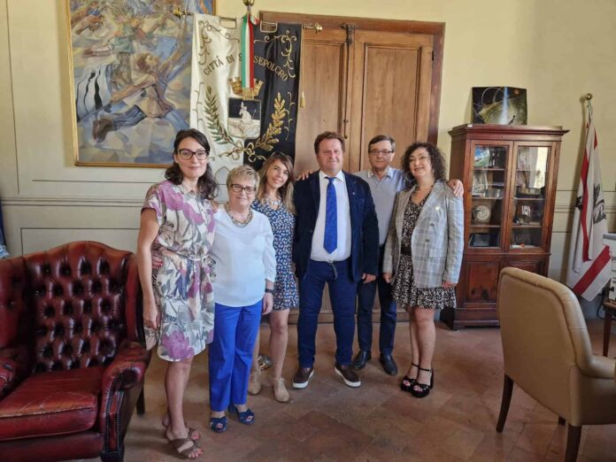 consegna assegno staff Note di gioia