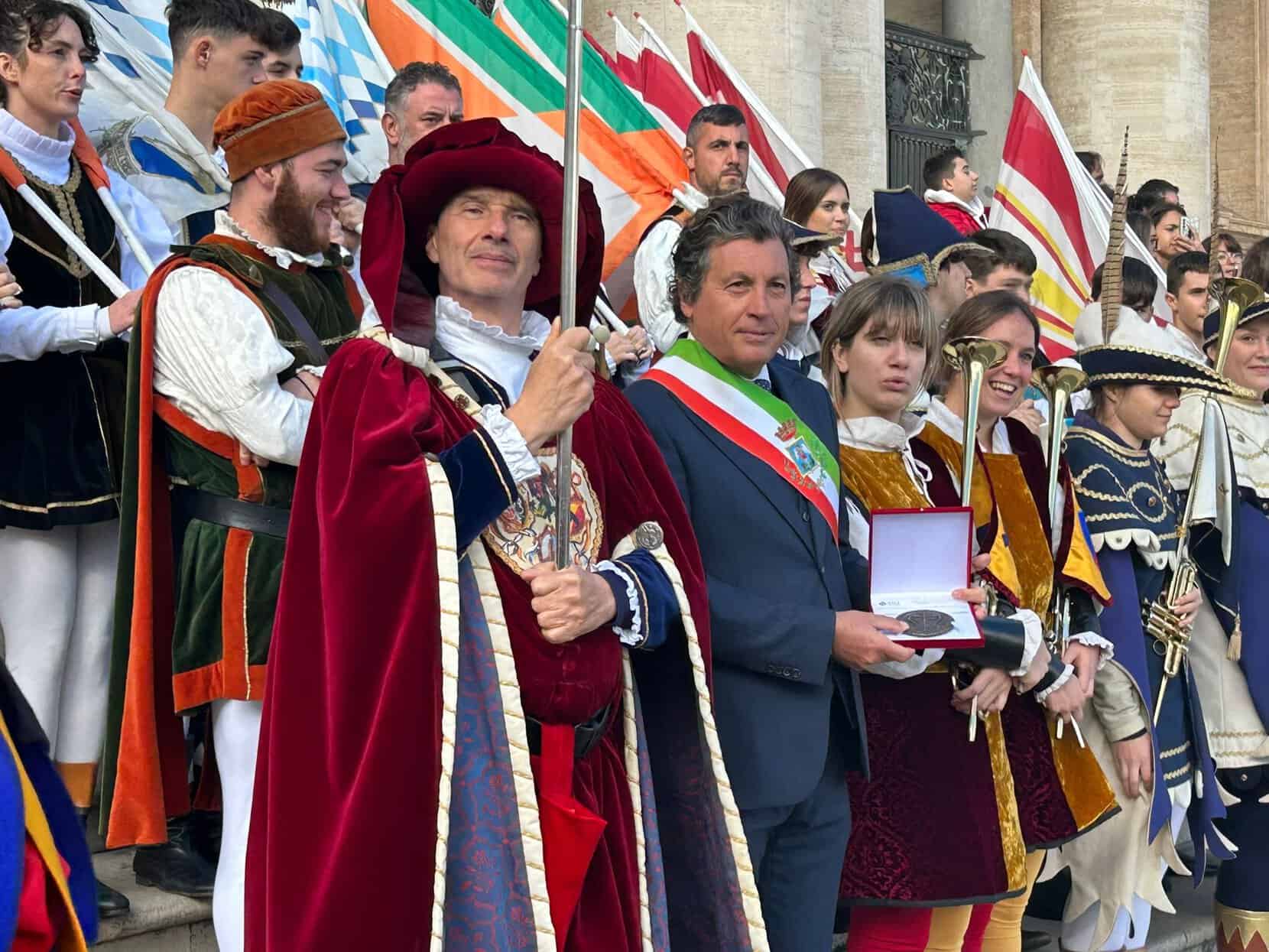 Castiglion Fiorentino incontra il Santo Padre Castiglion Fiorentino incontra il Santo Padre