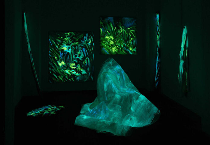 12 Giulio Saverio Rossi, Il giardino di notte, 2021, terre rare fosforesce…ersano