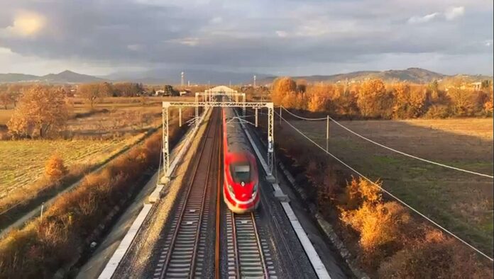 Treno freccia rossa alta velocità