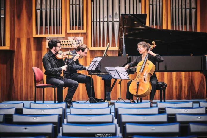 TRIO DESìO_photo2
