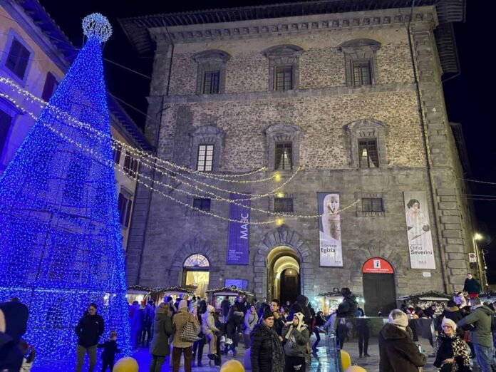 piazza Signorelli natale cortona_8802