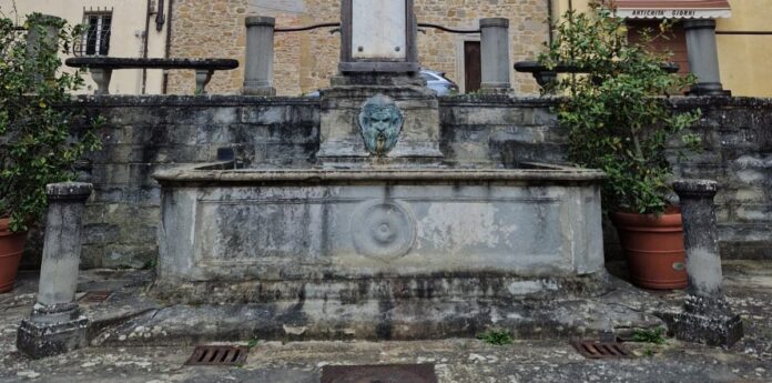 Fontana piazza Garibaldi (2)