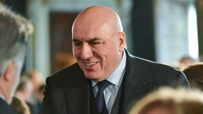 Crosetto sta meglio, condizioni di salute “in netto miglioramento”. Colpito da un nuovo episodio di pericardite