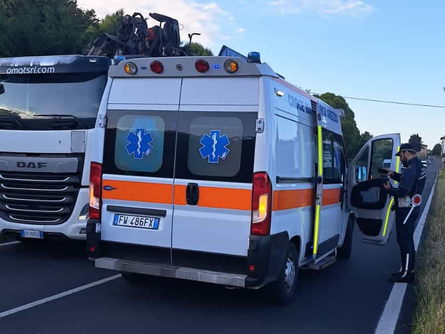 Incidente sulla SR71: scooter investe un lupo, ferito il motociclista