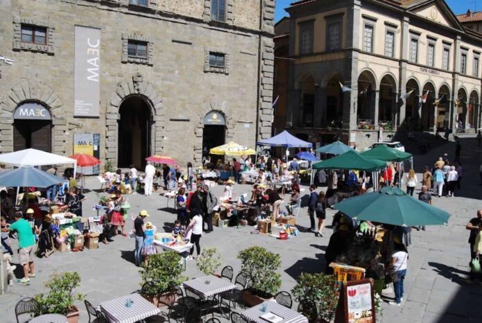 mercatino calcit cortona 66