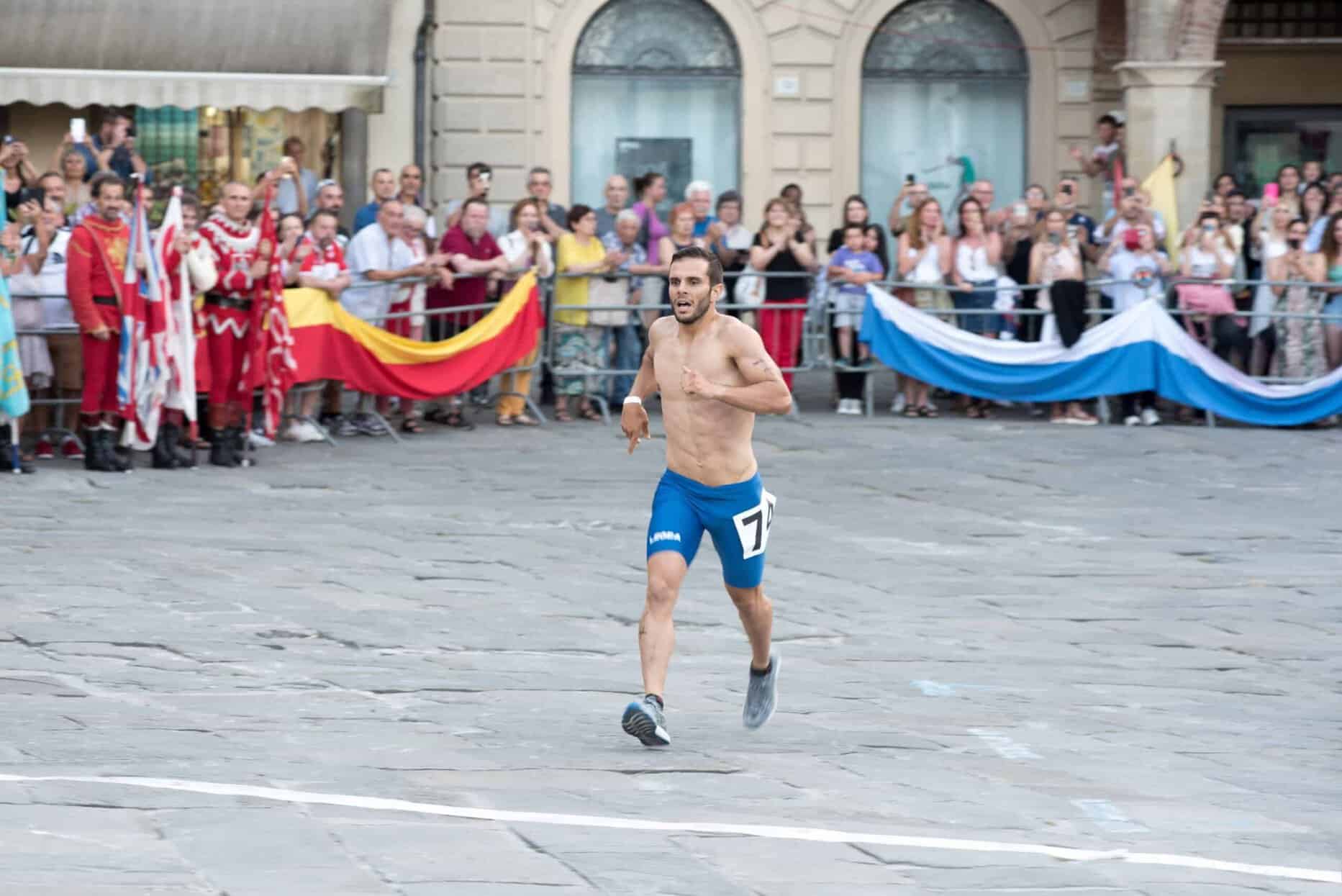 Palio della Vittoria 2023, Manuel Moriconi all'arrivo in Piazza Baldaccio