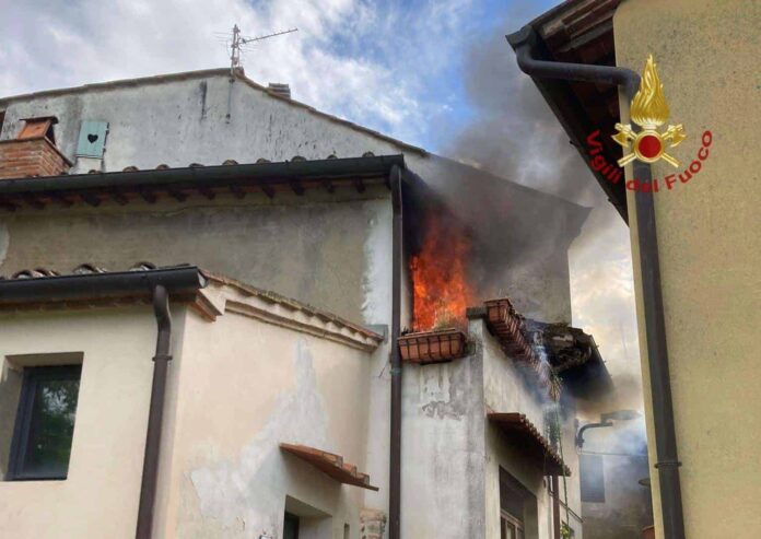 vvf_incendio_montevarchi_1