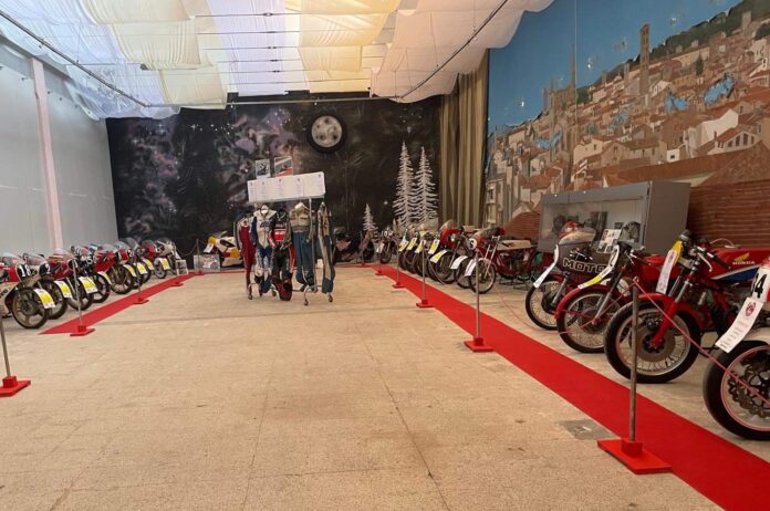 mostra moto d'epoca su strada e competizione 2024