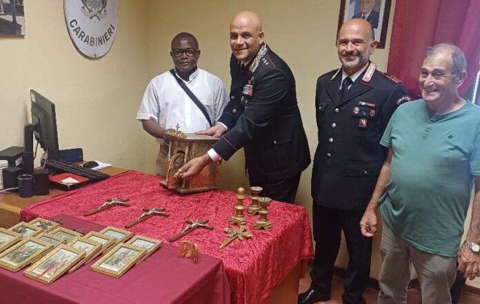 Cortona - Restituzione oggetti religiosi rinvenuti