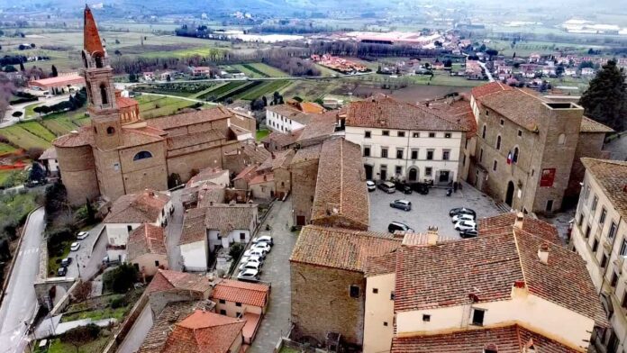 castiglion fiorentino - piazza del comune - palazzo comunale