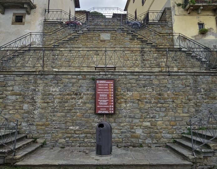 Castiglion fiorentino_via dante scalinata
