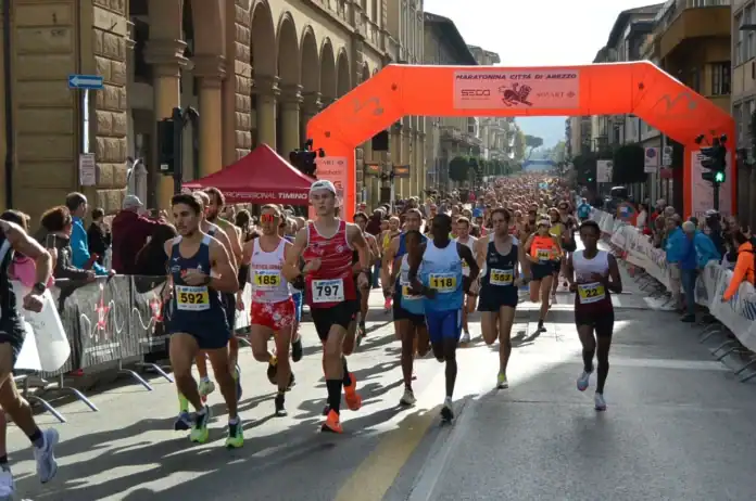 Foto Partenza 2023_maratonina città di Arezzo