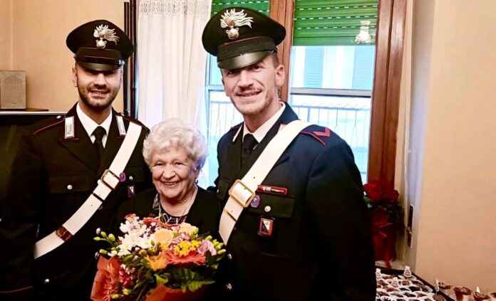 I-Carabinieri_-92-compleanno-Signora-Rita-di-Bibbiena
