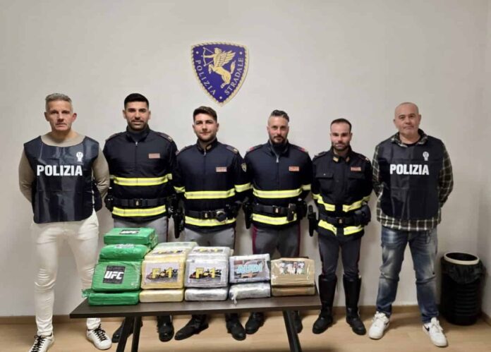 46 kg di cocaina_polizia stradale A1