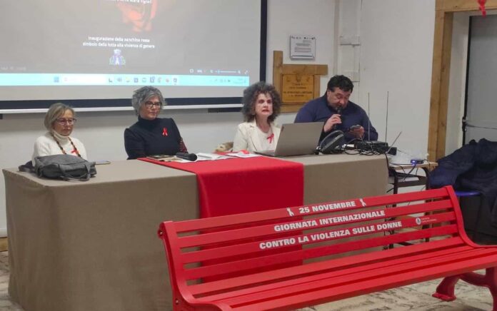 Panchina rossa Rassina
