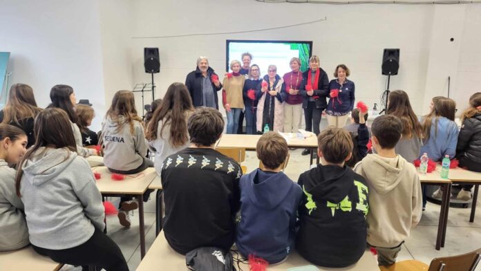 da sx sindaco Capolona - Pronto Donna 1 e 2, Assessore Capolona Sisti- Dirigente ICG Vignaroli- Sindaco Subbiano -Consigliere Subbiano Moneti -2 fila Silvia Martini-545