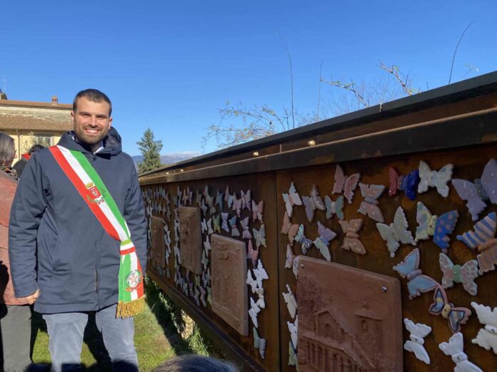 l’opera artistica composta da 200 farfalle in ceramica realizzate dall’artista Valentina Parisi