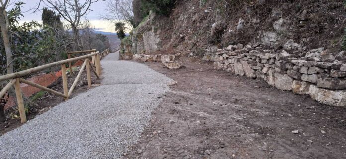 Civitella_Percorso pedonale Mura